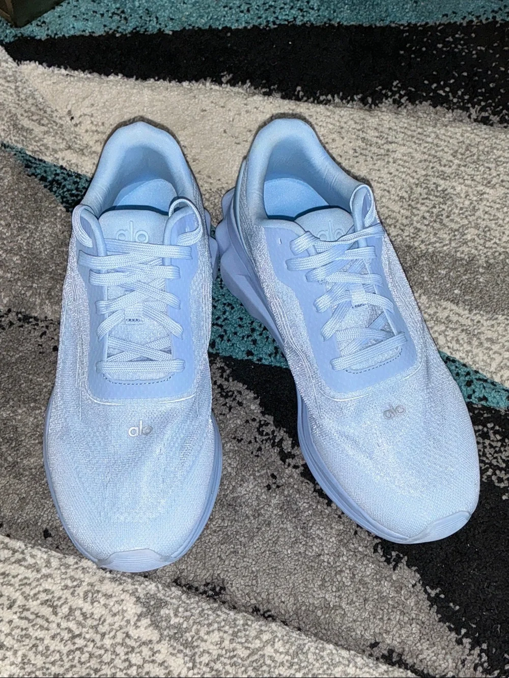 ALO Yoga Runner Limited Crystal Clear Blue Sneakers 10.5
